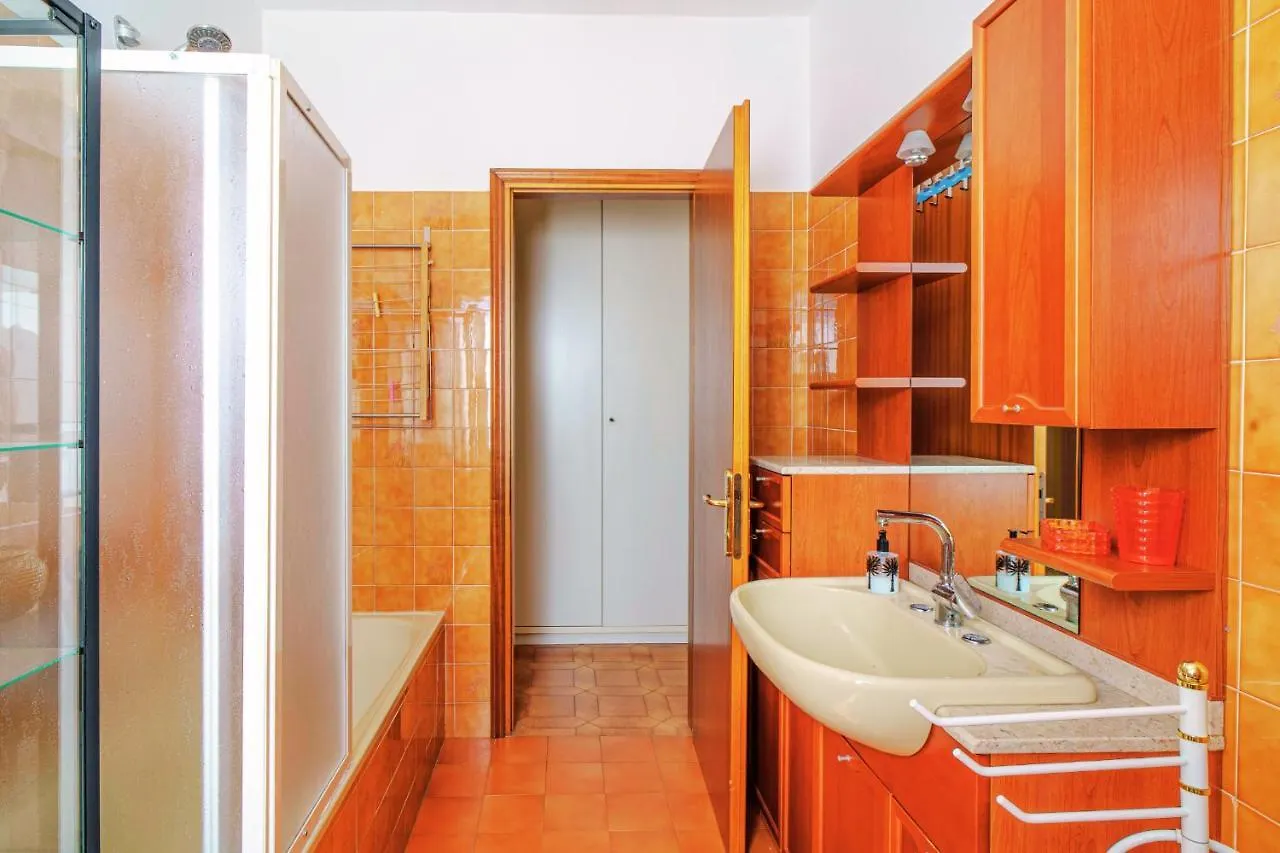 La Casa Nel Sole Apartment Grandate 0*,